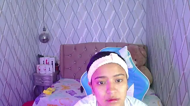 Snapshot of NicolleTaylor chatting on 02/16/25, 02:42 NicolleTaylor online show from 02/16/25, 02:42