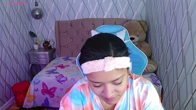 Snapshot of NicolleTaylor chatting on 02/21/25, 03:23 NicolleTaylor online show from 02/21/25, 03:23