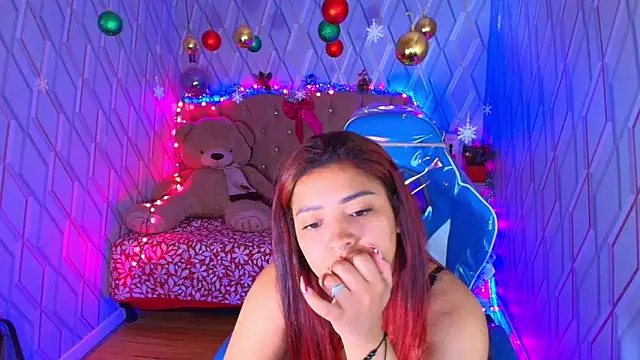 NicolleTaylor online show from 12/18/25, 04:07