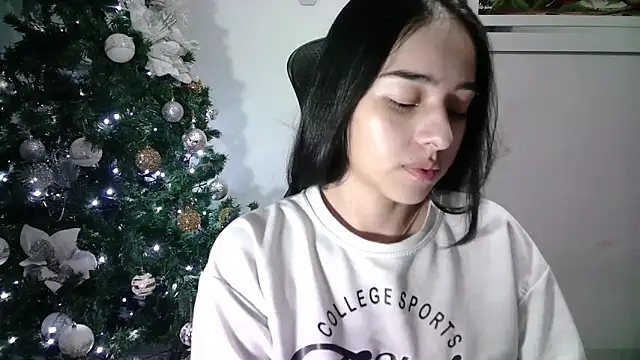 Snapshot of aineangeel chatting on 12/19/24, 11:57 aineangeel online show from 12/19/24, 11:57