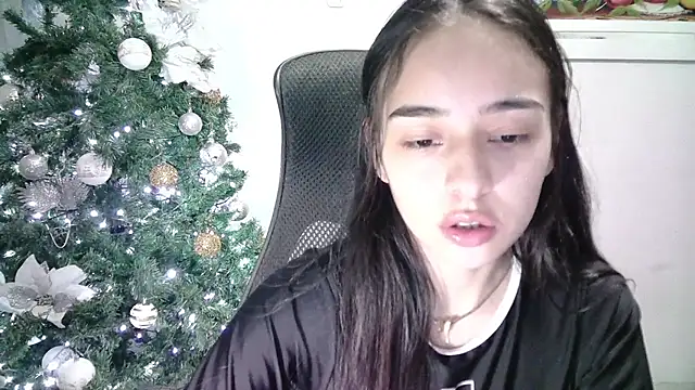 Snapshot of aineangeel chatting on 12/27/24, 03:09 aineangeel online show from 12/27/24, 03:09