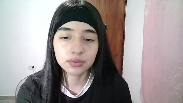 Snapshot of aineangeel chatting on 09/26/25, 12:47 aineangeel online show from 09/26/25, 12:47