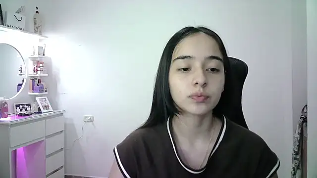 Snapshot of aineangeel chatting on 05/20/26, 12:39 aineangeel online show from 05/20/26, 12:39