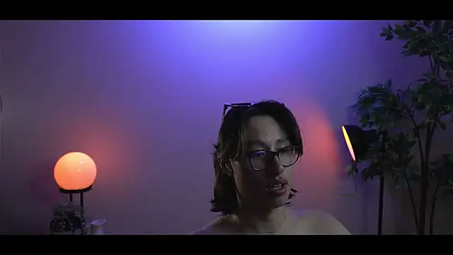 SrLuis18 online show from 02/11/25, 04:44