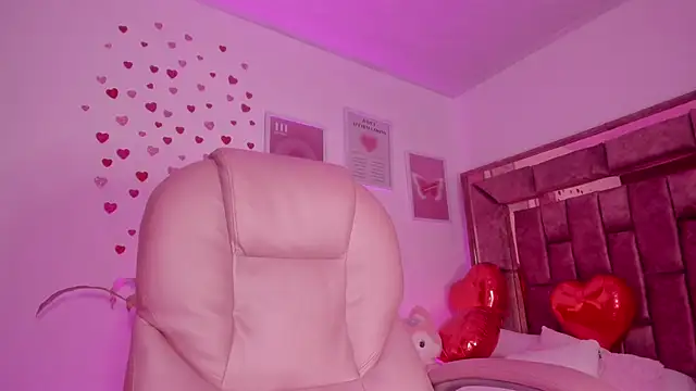 Snapshot of Celestecute_ chatting on 02/17/25, 05:36 Celestecute online show from 02/17/25, 05:36