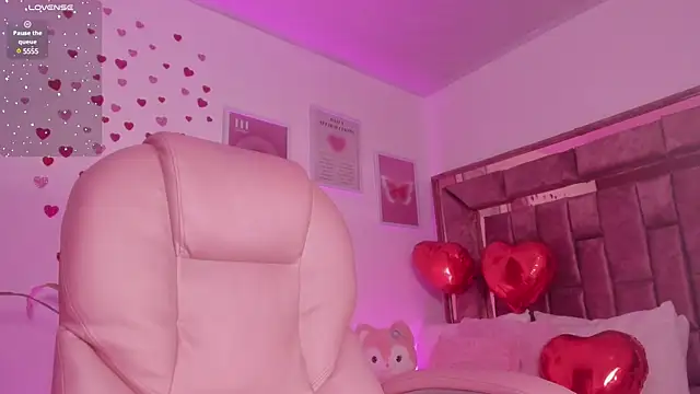 Snapshot of Celestecute_ chatting on 02/20/25, 11:21 Celestecute online show from 02/20/25, 11:21