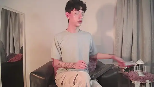 Snapshot of lyamthommpson chatting on 02/09/25, 04:36 lyamthommpson online show from 02/09/25, 04:36