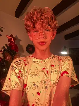 Snapshot of lyamthommpson chatting on 12/15/25, 07:40 lyamthommpson online show from 12/15/25, 07:40