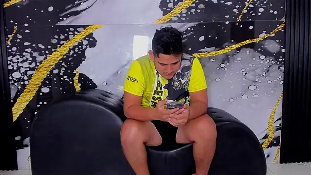 Snapshot of sweethot___ chatting on 10/04/25, 03:10 sweethot online show from 10/04/25, 03:10