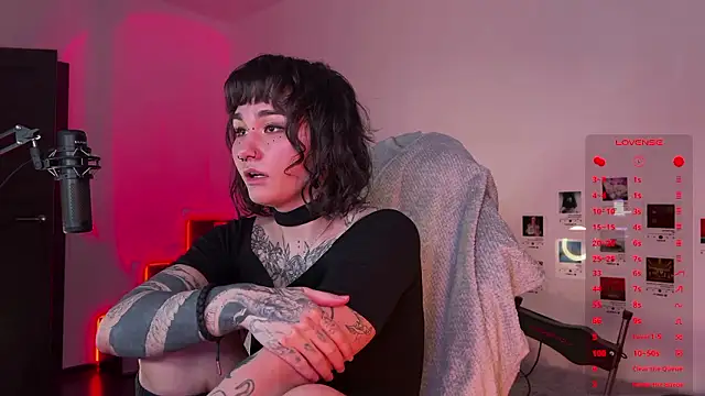 deadlysweet online show from 12/02/24, 01:58