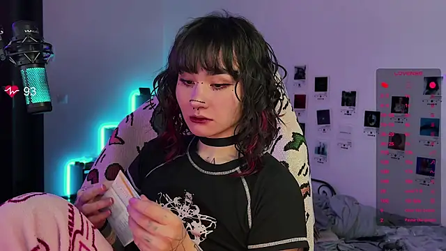 deadlysweet online show from 09/23/25, 01:19