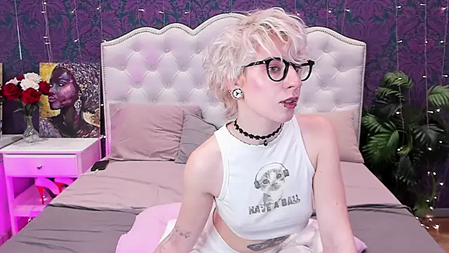 Snapshot of _Moonlight_t chatting on 01/27/25, 11:22 Moonlight t online show from 01/27/25, 11:22