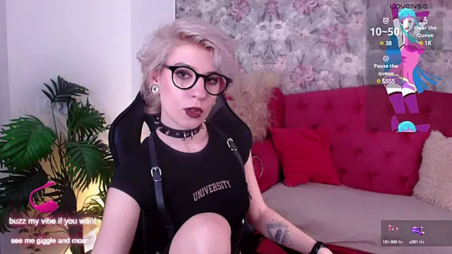 Snapshot of _Moonlight_t chatting on 02/27/25, 05:13 Moonlight t online show from 02/27/25, 05:13