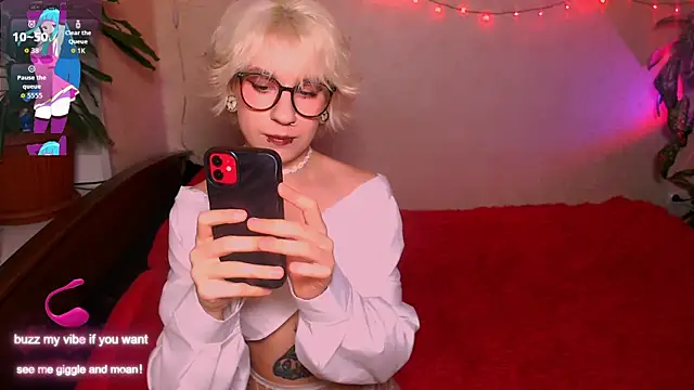 Snapshot of _Moonlight_t chatting on 09/14/25, 08:57 Moonlight t online show from 09/14/25, 08:57