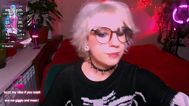 Snapshot of _Moonlight_t chatting on 09/21/25, 11:23 Moonlight t online show from 09/21/25, 11:23