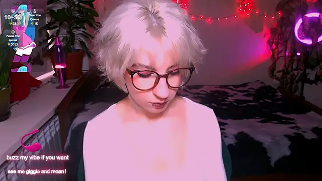 Snapshot of _Moonlight_t chatting on 09/22/25, 11:23 Moonlight t online show from 09/22/25, 11:23