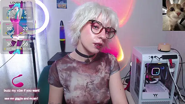 Snapshot of _Moonlight_t chatting on 10/11/25, 12:47 Moonlight t online show from 10/11/25, 12:47