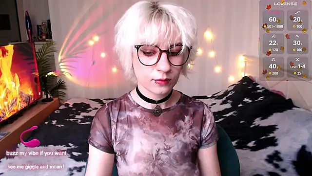 Snapshot of _Moonlight_t chatting on 11/25/25, 08:14 Moonlight t online show from 11/25/25, 08:14