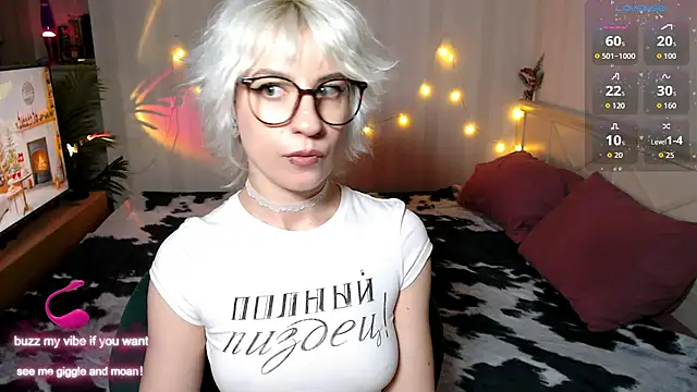 Snapshot of _Moonlight_t chatting on 12/14/25, 05:51 Moonlight t online show from 12/14/25, 05:51