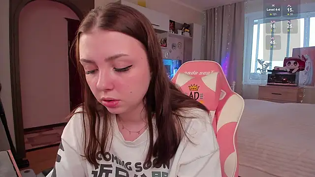 Snapshot of elisejays chatting on 01/27/25, 10:16 elisejays online show from 01/27/25, 10:16