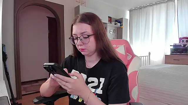 Snapshot of elisejays chatting on 03/20/25, 10:54 elisejays online show from 03/20/25, 10:54