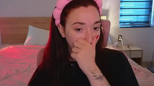 YasmineWest online show from 04/14/26, 07:47