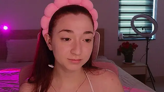 Snapshot of YasmineWest chatting on 05/07/26, 12:49 YasmineWest online show from 05/07/26, 12:49