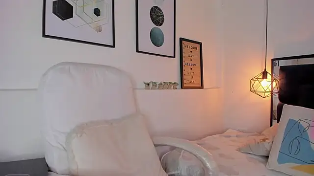 Snapshot of amysc chatting on 09/23/25, 01:36 amysc online show from 09/23/25, 01:36