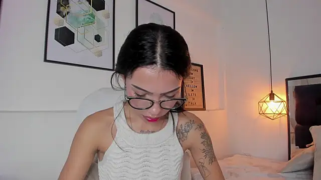 Snapshot of amysc chatting on 10/27/25, 01:37 amysc online show from 10/27/25, 01:37