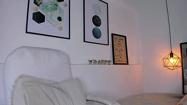 Snapshot of amysc chatting on 11/25/25, 01:44 amysc online show from 11/25/25, 01:44