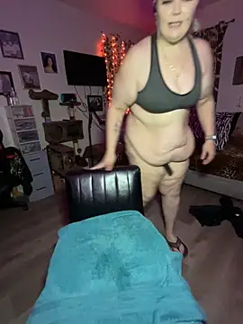 Snapshot of fatfabulous1981 chatting on 01/24/25, 08:02 fatfabulous1981 online show from 01/24/25, 08:02