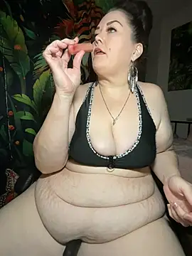 Snapshot of fatfabulous1981 chatting on 03/21/25, 06:05 fatfabulous1981 online show from 03/21/25, 06:05