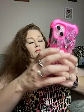 Snapshot of fatfabulous1981 chatting on 11/20/25, 01:06 fatfabulous1981 online show from 11/20/25, 01:06