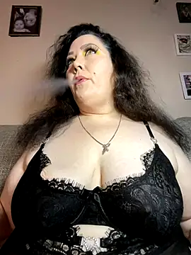 Snapshot of fatfabulous1981 chatting on 01/07/26, 12:24 fatfabulous1981 online show from 01/07/26, 12:24