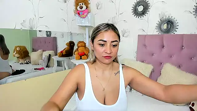 Snapshot of milf_bigass_ chatting on 01/27/25, 01:30 milf bigass online show from 01/27/25, 01:30