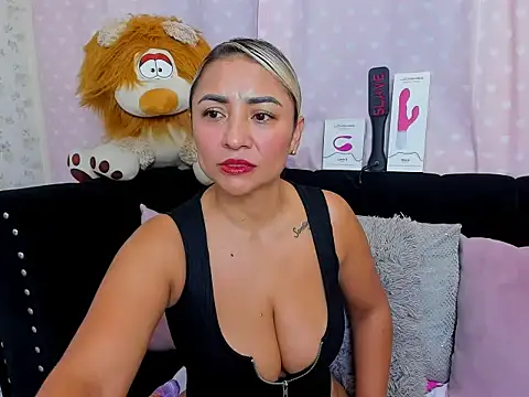 milf bigass  online show from 11/21/25, 12:15