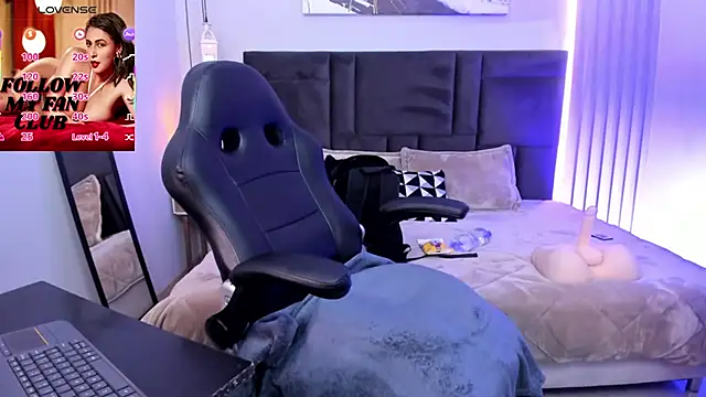 Tisha  lau online show from 11/20/25, 01:33