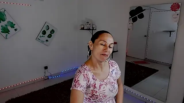 Snapshot of lollita_23_ chatting on 11/13/25, 08:19 lollita 23 online show from 11/13/25, 08:19