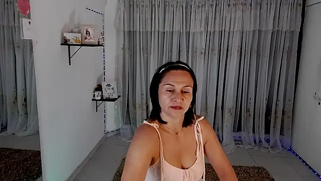 Snapshot of lollita_23_ chatting on 11/20/25, 06:18 lollita 23 online show from 11/20/25, 06:18