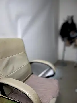 horny roomiess online show from 09/15/25, 11:43