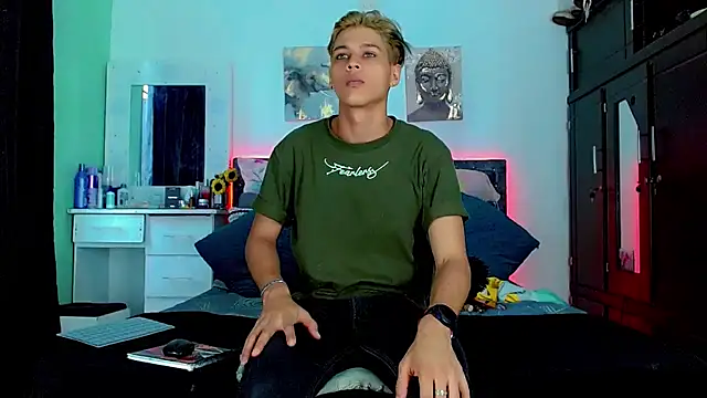 Liamscott  online show from 09/14/25, 08:19