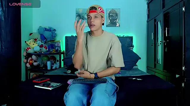 Liamscott  online show from 10/25/25, 07:41