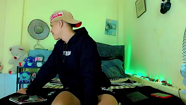 Liamscott  online show from 04/09/26, 07:52