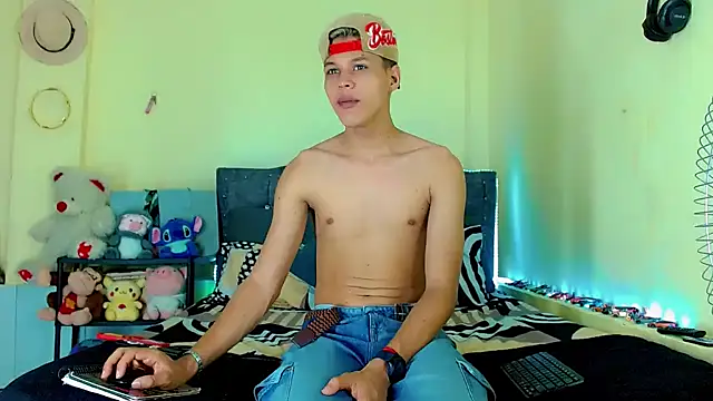 Liamscott  online show from 04/20/26, 09:27