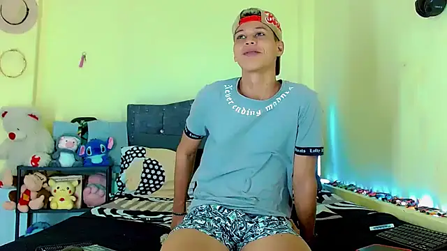 Liamscott  online show from 04/21/26, 06:34