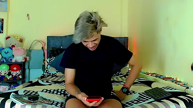 Liamscott  online show from 04/23/26, 10:34