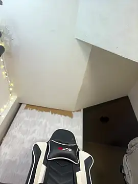 Snapshot of JulianaCastillo chatting on 01/06/25, 10:13 JulianaCastillo online show from 01/06/25, 10:13