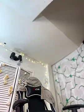 Snapshot of JulianaCastillo chatting on 01/12/25, 10:23 JulianaCastillo online show from 01/12/25, 10:23