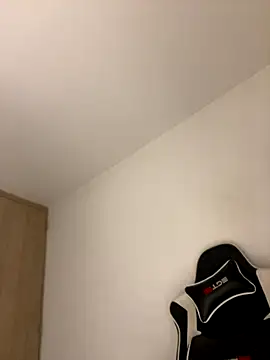 Snapshot of JulianaCastillo chatting on 11/10/25, 09:52 JulianaCastillo online show from 11/10/25, 09:52