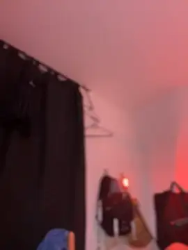 Snapshot of JulianaCastillo chatting on 12/05/25, 10:46 JulianaCastillo online show from 12/05/25, 10:46